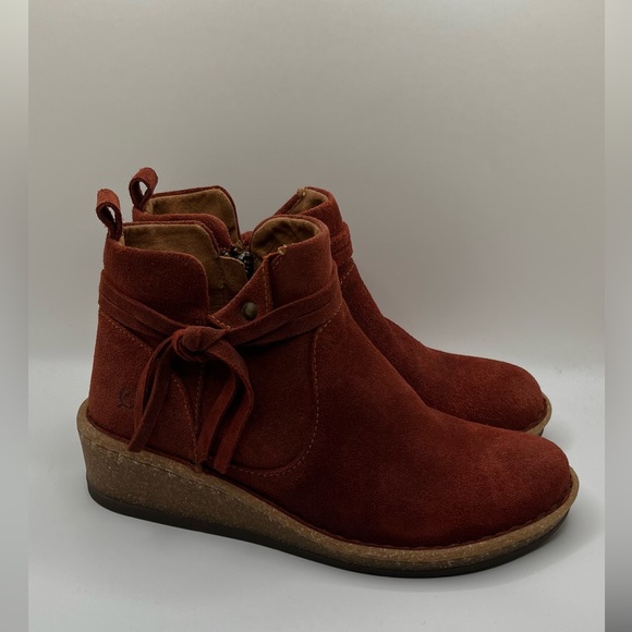 Born Shoes - Born Women's Vaughn Round Toe Rust Suede Leather Ankle Booties Size 8.5 / 39